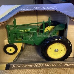 John Deere 1937 Model G Tractor Toy